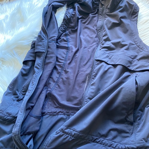 Lululemon Kicking Asphalt Vest Navy Blue - Picture 7 of 8